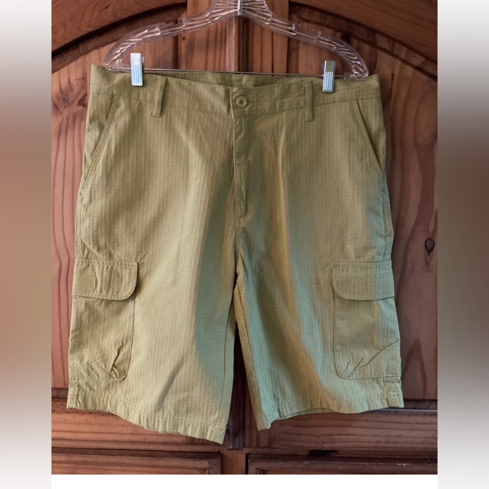 Men’s Vercho lime green flat front chino cargo Bermuda shorts size 36